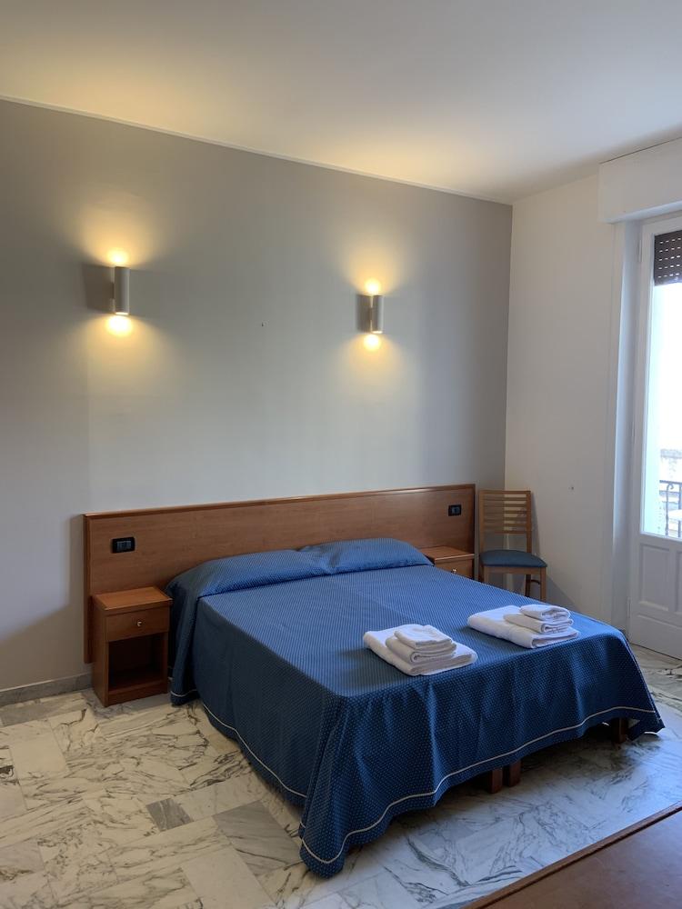 Hotel Lungomare Реджо ди Калабрия Екстериор снимка