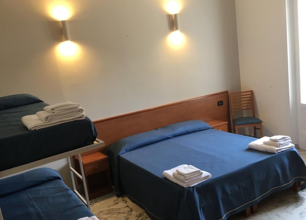 Hotel Lungomare Реджо ди Калабрия Екстериор снимка