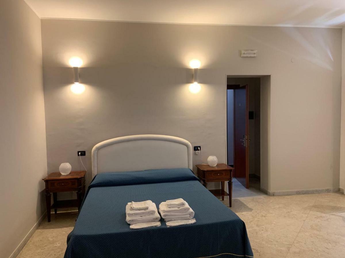 Hotel Lungomare Реджо ди Калабрия Екстериор снимка