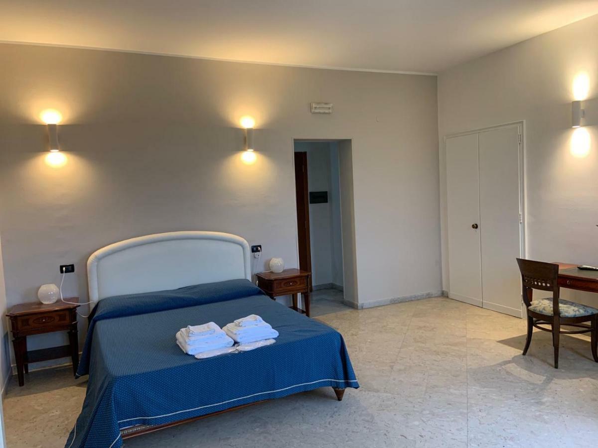Hotel Lungomare Реджо ди Калабрия Екстериор снимка